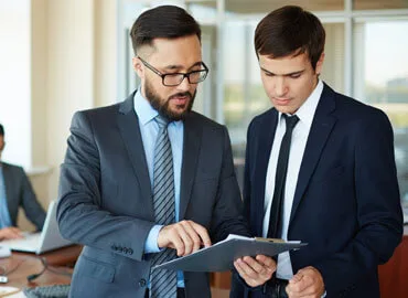 Provides expertise on legal matters and compliance. - 斗球体育直播